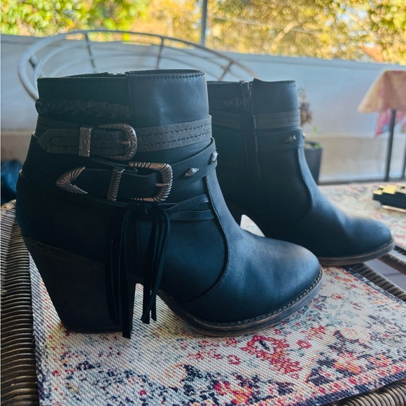 Moto cowgirl belted ankle boots - Picture 11 of 12